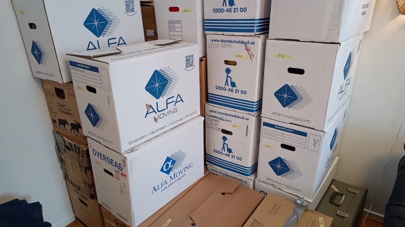Packing boxes: a move done in order rather than all at once.