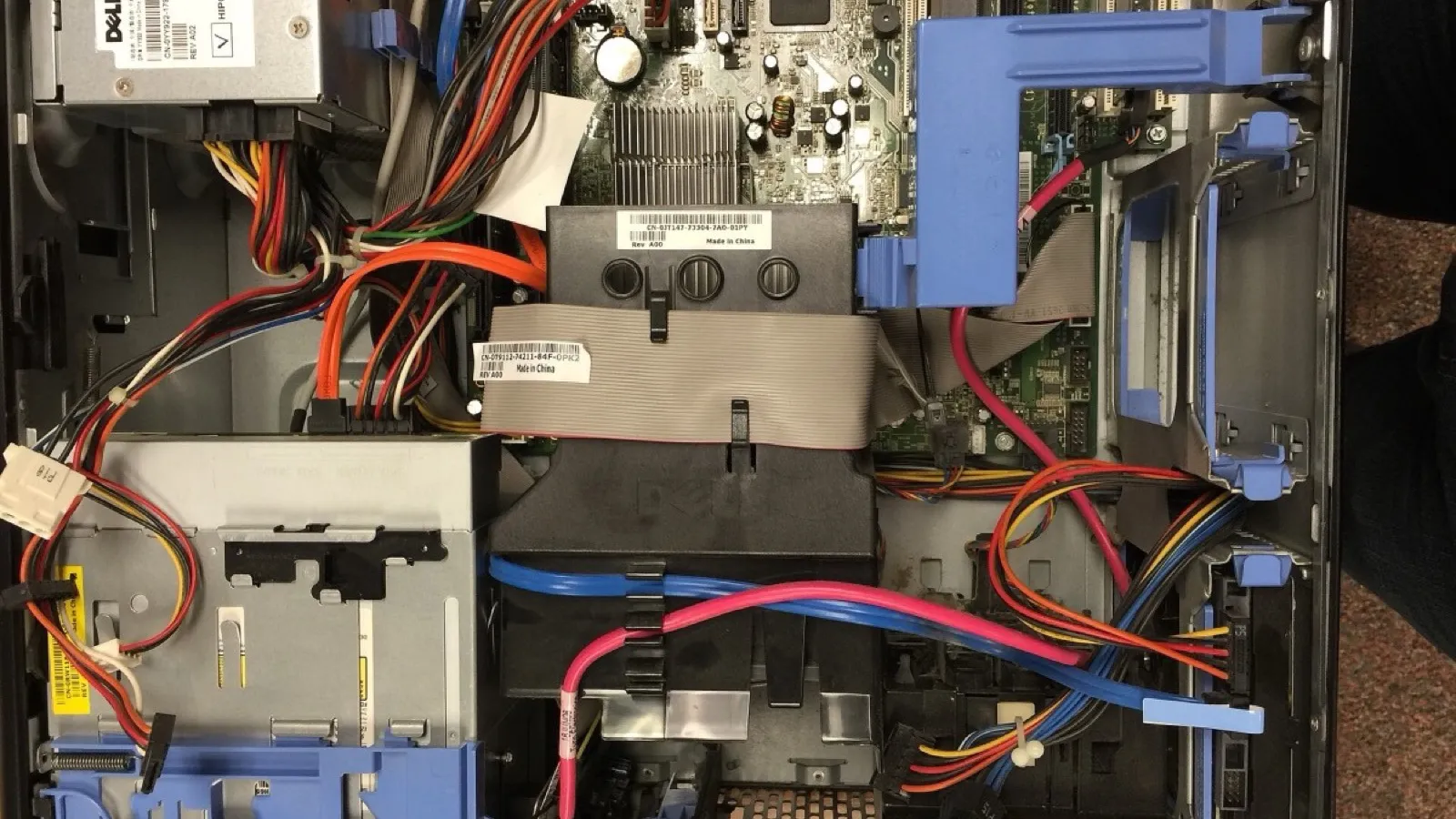 A motherboard with the processor and memory slots, the parts a computer is assembled from. Photo: Kurt Kaiser, CC0, via Wikimedia Commons.